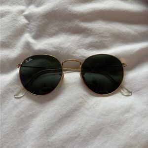 Ray-Ban Round Metal Sunglasses in Black and Gold